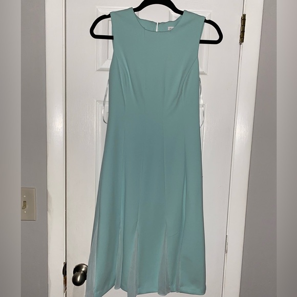 BRAND NEW NEVER WORN Classy dress perfect for formal events - Picture 5 of 8